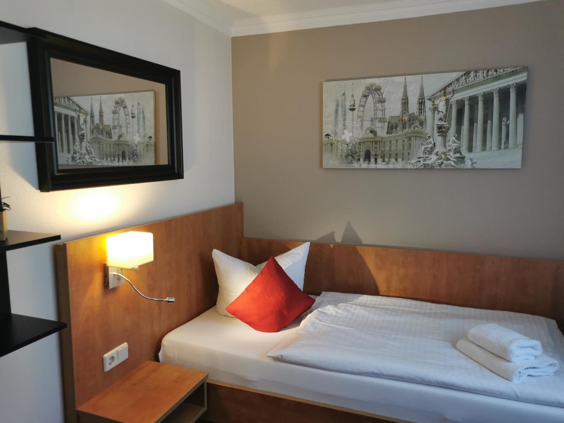 Cityhotel Bernburg Ngoại thất bức ảnh
